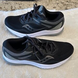 Saucony jazz 22 running shoes for women